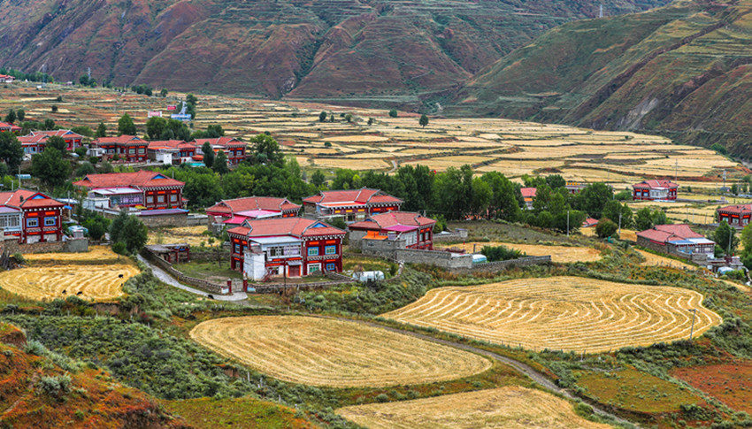 秋日藏鄉美如畫(huà)