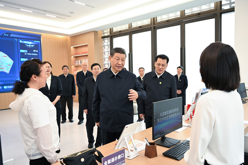 2024年4月22日下午，習近平總書(shū)記在重慶市九龍坡區謝家灣街道民主村社區考察。