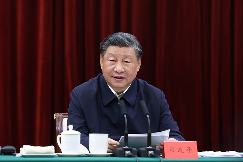 2023年10月12日下午，中共中央總書(shū)記、國家主席、中央軍委主席習近平在江西省南昌市主持召開(kāi)進(jìn)一步推動(dòng)長(cháng)江經(jīng)濟帶高質(zhì)量發(fā)展座談會(huì )并發(fā)表重要講話(huà)。新華社記者 鞠鵬 攝