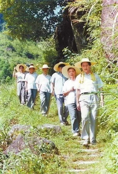 1989年7月，習近平在壽寧縣山村。
